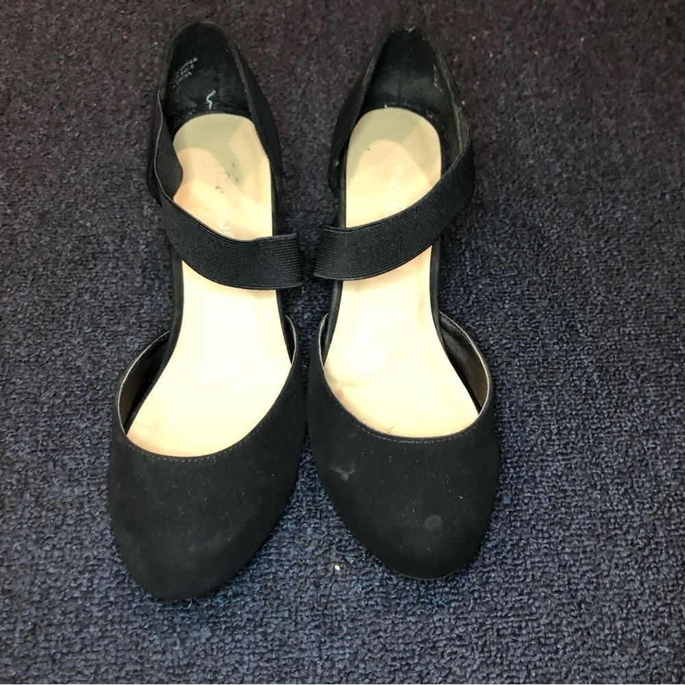 Me Too MCOKIE Black Strappy Wedge Pumps Size 8.5